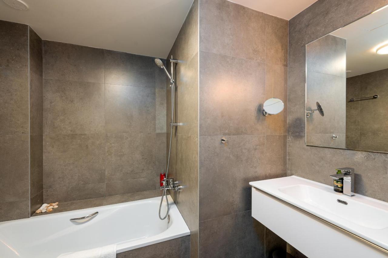 Luxurious Apartment With Sea Views Blue Suites B2-103 Манилва Екстериор снимка